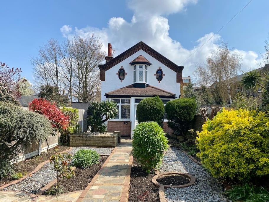 Charming Seaside Cottage In Leigh-On-Sea Southend-on-Sea Exterior photo