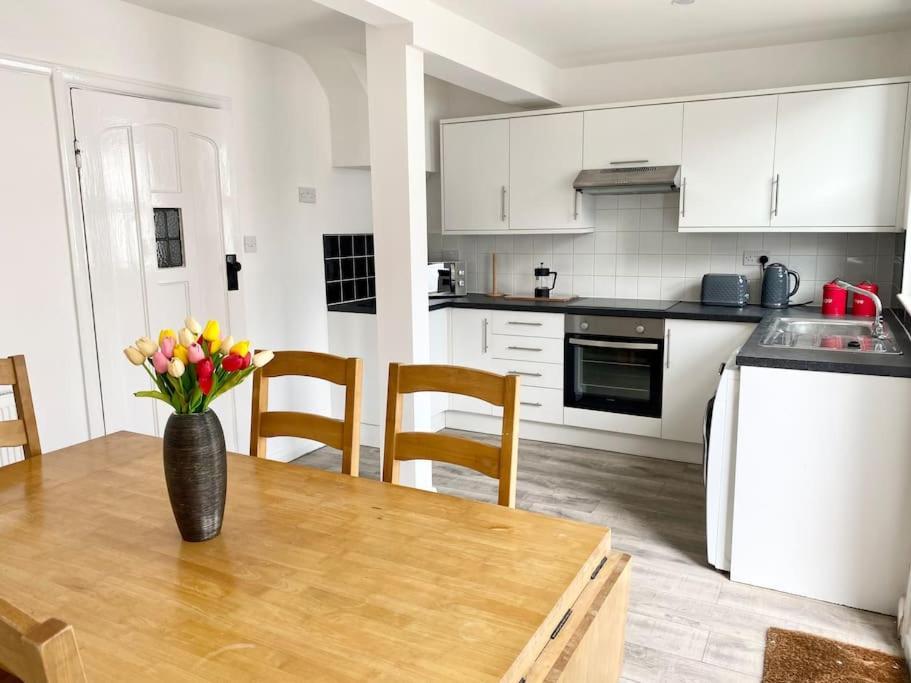 Charming Seaside Cottage In Leigh-On-Sea Southend-on-Sea Exterior photo